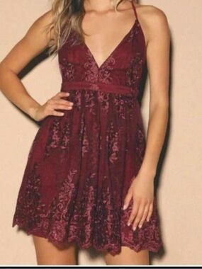 Lulus Wine Lace Embroidered V-Neck Spaghetti Strap Dress Size Medium